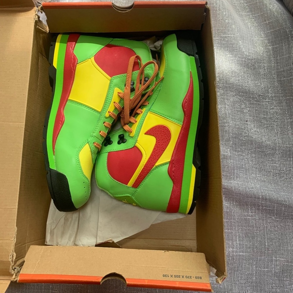 NIKE AIR BALTORO NEVER WORN